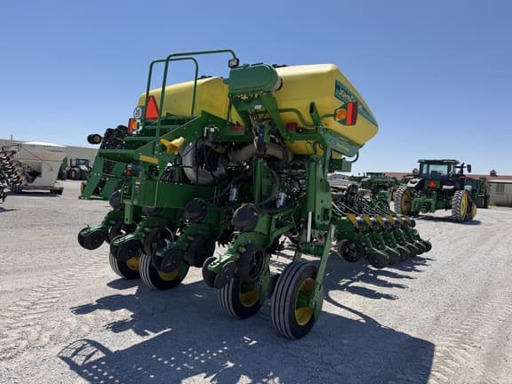 Image of John Deere 1775 equipment image 4