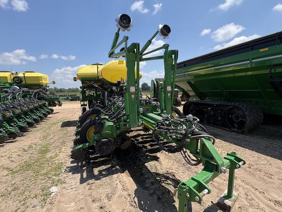 2021 John Deere 1775 Equipment Image0