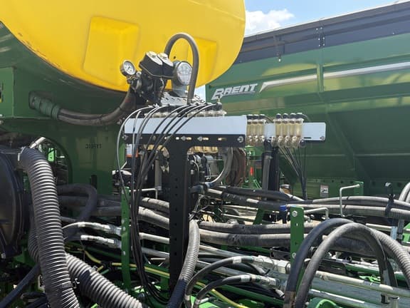 Image of John Deere 1775 equipment image 3