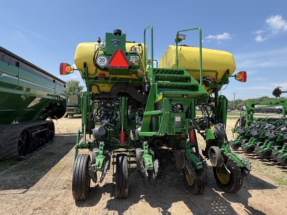 Image of John Deere 1775 equipment image 4