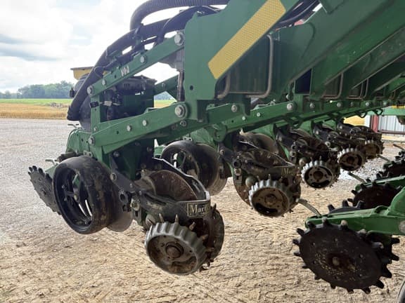 Image of John Deere 1795 equipment image 3