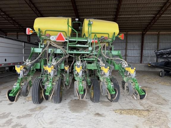 Image of John Deere 1795 equipment image 1