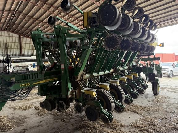 Image of John Deere 1795 equipment image 4