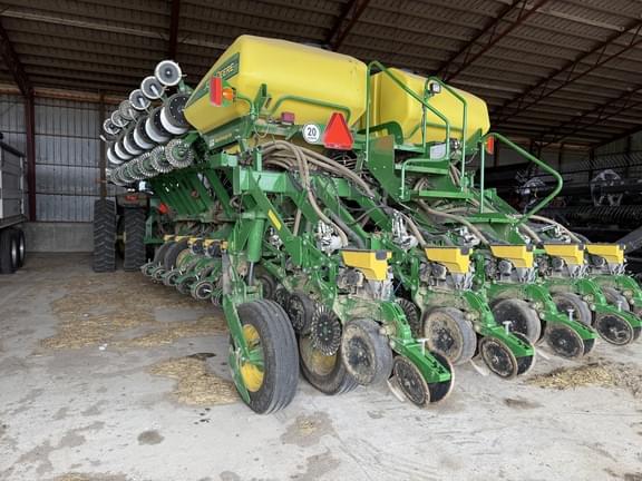 Image of John Deere 1795 Primary image