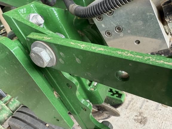 Image of John Deere 1795 equipment image 3