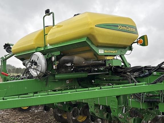 Image of John Deere 1795 equipment image 4