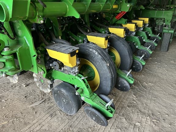 Image of John Deere 1795 equipment image 3
