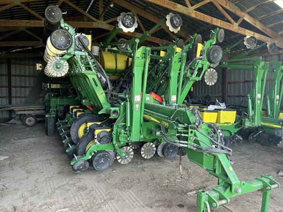 Image of John Deere 1795 equipment image 1
