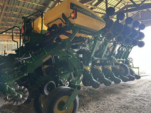 Image of John Deere 1795 equipment image 2