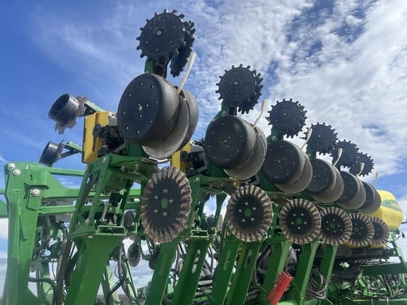 Image of John Deere 1795 equipment image 2