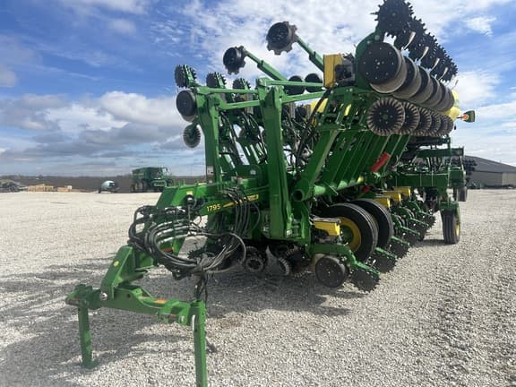 Image of John Deere 1795 equipment image 3
