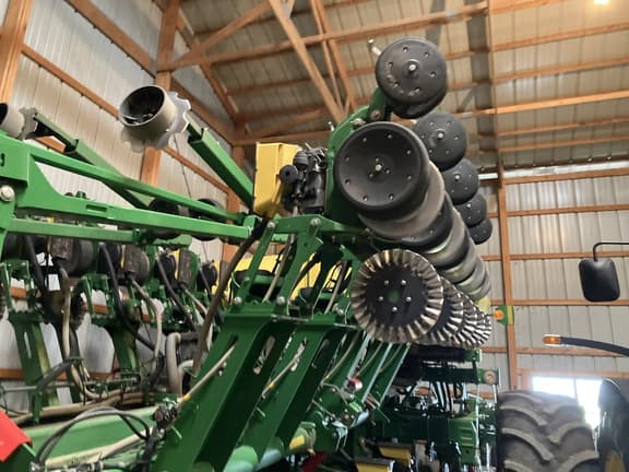 Image of John Deere 1795 equipment image 1