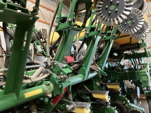 Image of John Deere 1795 equipment image 2