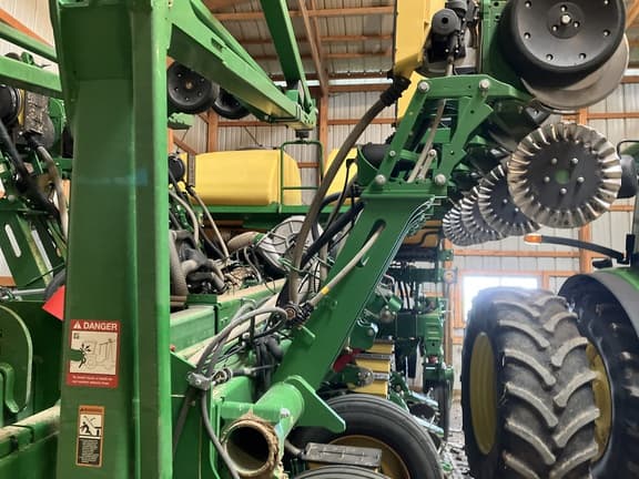 Image of John Deere 1795 equipment image 3