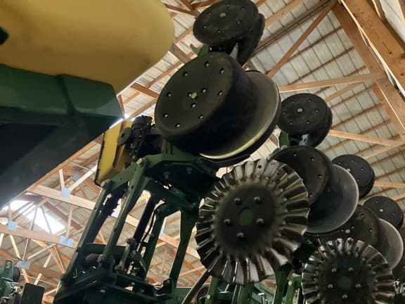 Image of John Deere 1795 equipment image 4