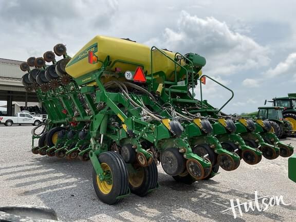 Image of John Deere 1795 equipment image 4