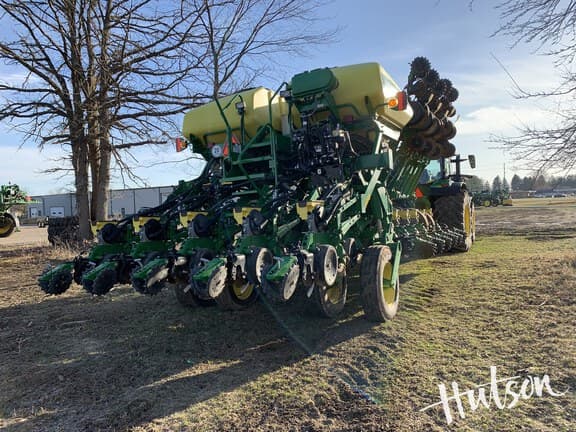 Image of John Deere 1795 equipment image 3
