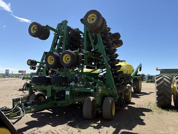 Image of John Deere 1890 equipment image 1