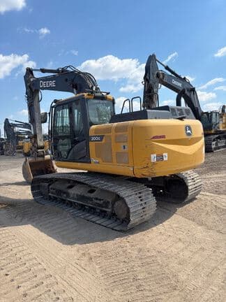 Image of John Deere 200G equipment image 2