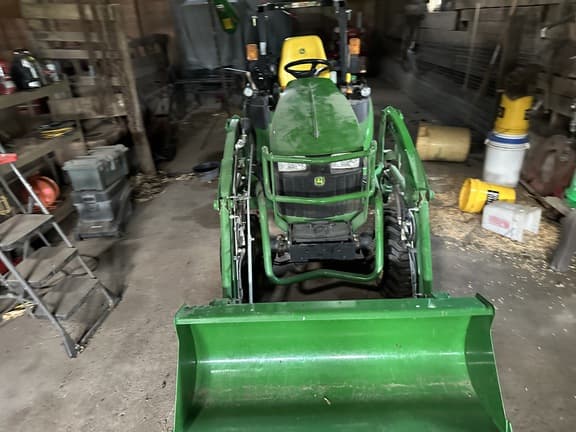 Image of John Deere 2025R equipment image 2