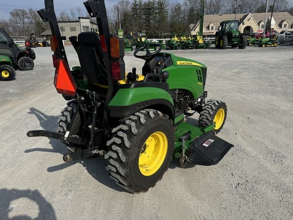 Image of John Deere 2025R equipment image 4