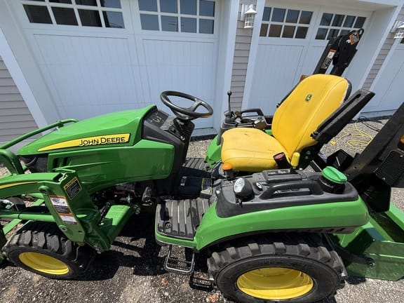 2021 John Deere 2025R Equipment Image0