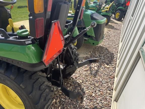 Image of John Deere 2025R equipment image 4