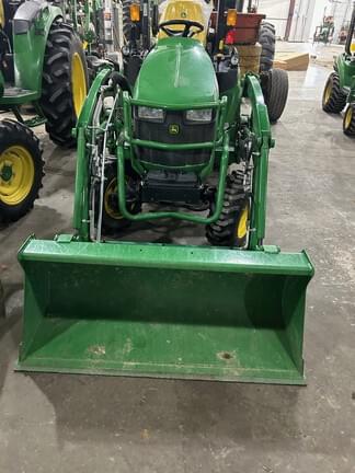 Image of John Deere 2025R equipment image 3