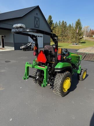 Image of John Deere 2025R equipment image 4