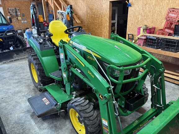 Image of John Deere 2032R equipment image 3