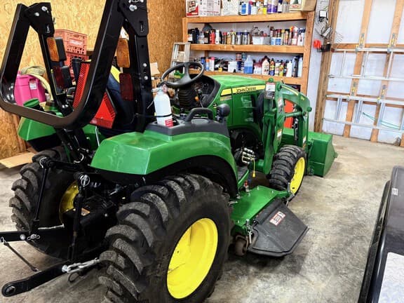 Image of John Deere 2032R equipment image 4