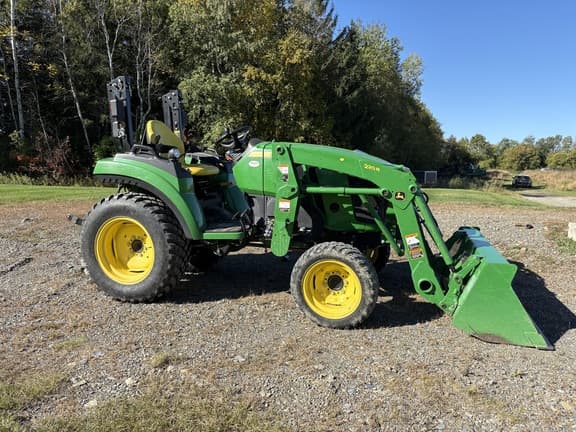 Image of John Deere 2032R equipment image 2