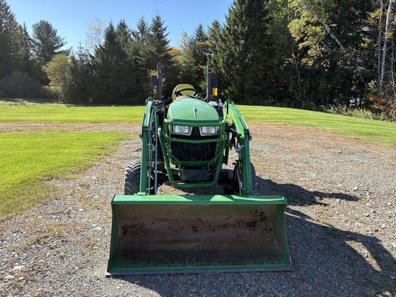 Image of John Deere 2032R equipment image 1