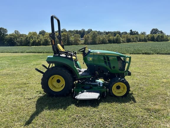 Image of John Deere 2032R equipment image 3