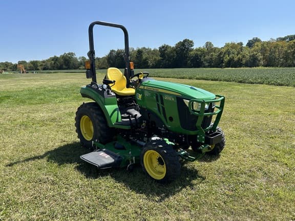Image of John Deere 2032R equipment image 2