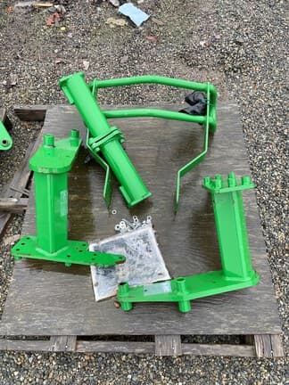 Image of John Deere 220R equipment image 4