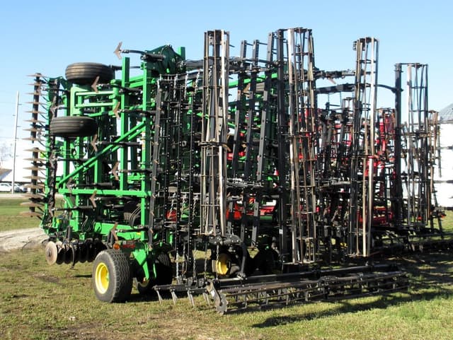 Image of John Deere 2330 equipment image 3