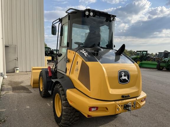 Image of John Deere 244L equipment image 4