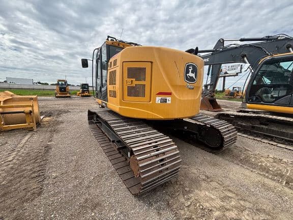 Image of John Deere 245G equipment image 3