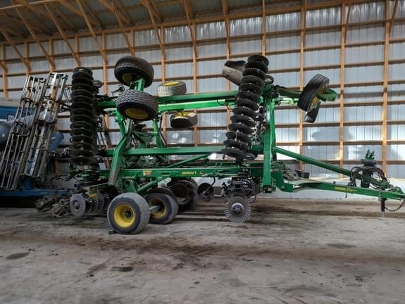 Image of John Deere 2660VT equipment image 3