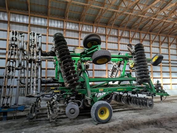 Image of John Deere 2660VT equipment image 1