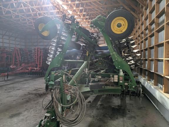 Image of John Deere 2660VT equipment image 4