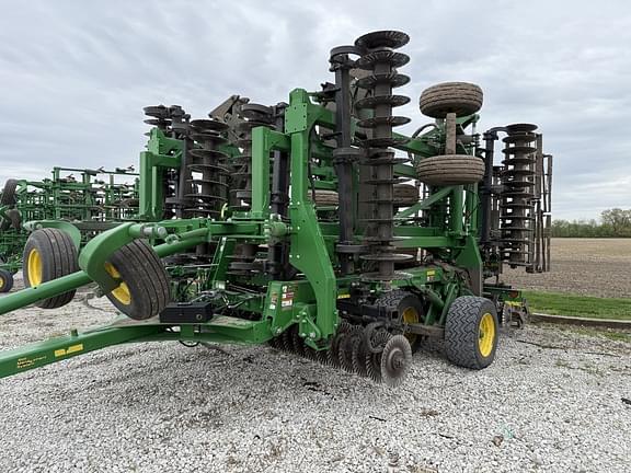 Image of John Deere 2660VT equipment image 3