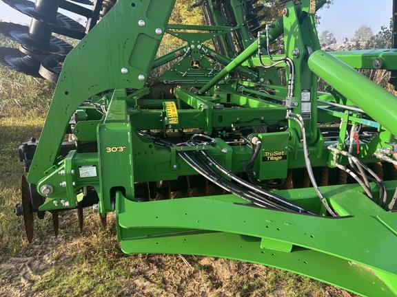 Image of John Deere 2660VT equipment image 2