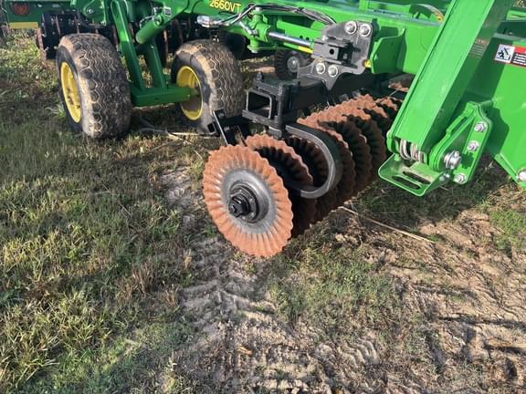 Image of John Deere 2660VT equipment image 4