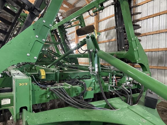 Image of John Deere 2660VT equipment image 2