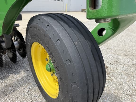Image of John Deere 2660VT equipment image 2