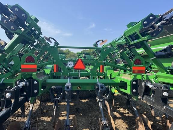 Image of John Deere 2730 equipment image 3