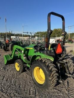 Image of John Deere 3025E equipment image 4