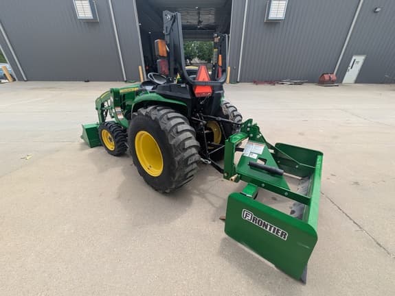 Image of John Deere 3025E equipment image 4